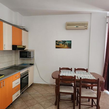Comfy Beachfront Apartment - 50M From The Sea Golem  Exteriör bild